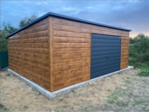 Plechová garáž 6x5m Zlatý dub / RAL 7016 Antracit | Imitace tašky | Široký panel | Zesílená konstrukce