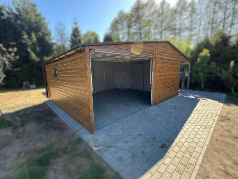 Plechová dvojgaráž 8x6m Zlatý dub | Garáž 6m + Přístřešek 2m | Filc a Okapy | Zesílená konstrukce