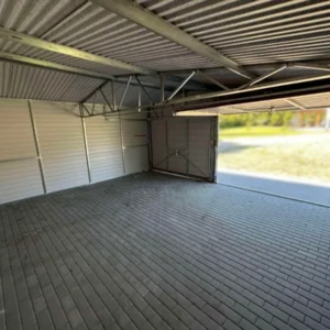 Plechová dvojgaráž 8x6m Zlatý dub | Garáž 6m + Přístřešek 2m | Filc a Okapy | Zesílená konstrukce