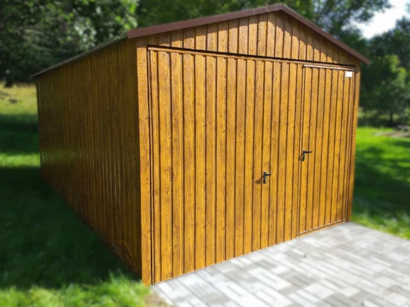 Plechová garáž 3x5m Zlatý dub | Výklopná vrata s průchodem | Zesílená konstrukce