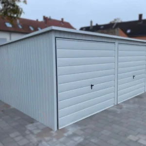 Plechová garáž 8,85x6m RAL 9010 Bílá | 3 stání | Široký panel | Zesílená konstrukce