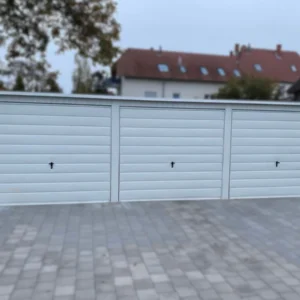 Plechová garáž 8,85x6m RAL 9010 Bílá | 3 stání | Široký panel | Zesílená konstrukce