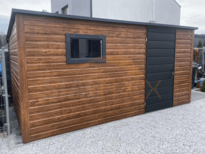 Zahradní domek 4,5×2,5 m Zlatý dub / RAL 7016 Antracit | Okno | Filc a Okapy | Zesílená konstrukce