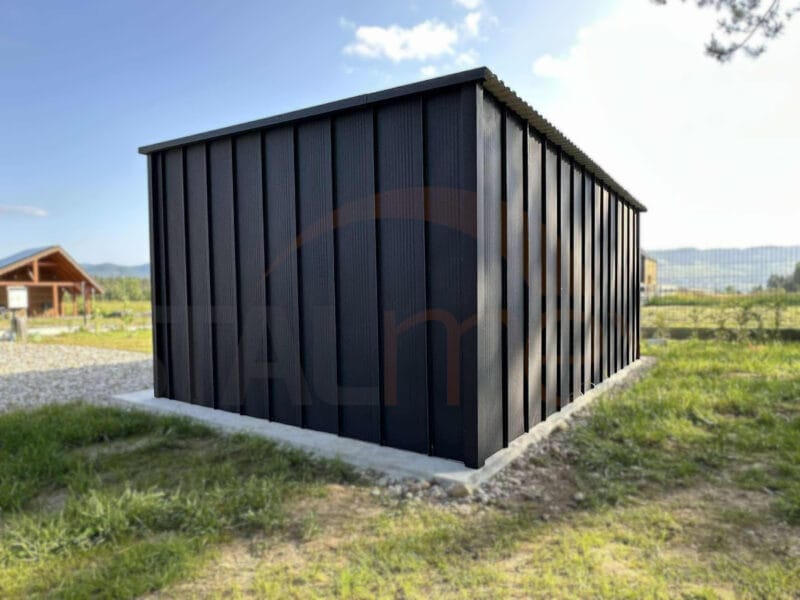 D181_3 Zahradní domek 4,5×3 m Černá Mat | Panel na stojatou drážku | Okno | Zesílená konstrukce